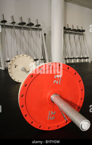 Hantel im Fitness-Studio Stockfoto