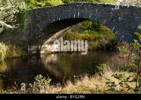 Die alte Brücke über den Fluß Moidart in kinlochmoidart Stockfoto