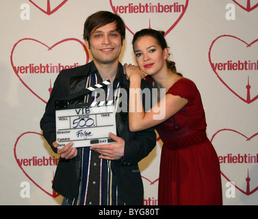 Tim Sander, Laura Osswald, Fototermin für die 500. Folge der deutschen Telenovela "Verliebt in Berlin" Berlin, Deutschland- Stockfoto