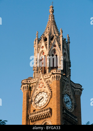 Rajabai Clock Tower entworfen von Sir George Gilbert Scott in Mumbai University in Indien Stockfoto