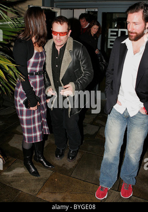 Christy Turlington, Bono und Ed Burns lassen das Eden Restaurant in Temple Bar nach dem Abendessen mit Edward Burns nach der Stockfoto