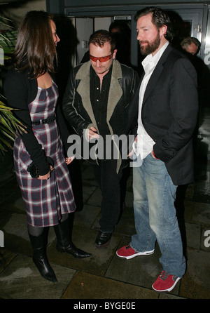 Christy Turlington, Bono und Ed Burns lassen das Eden Restaurant in Temple Bar nach dem Abendessen mit Edward Burns nach der Stockfoto