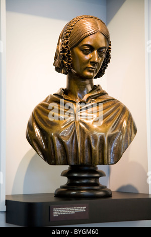 Büste/Statue/Skulptur von Florence Nightingale, von Sir John Edelstahl. 1862. Bronze. Auf Anzeige an der Florence Nightingale Museum. London, Großbritannien. Stockfoto