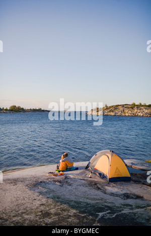 Paar Campingplatz am Meer Stockfoto