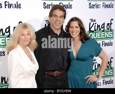 Carla Ferrigno, Lou Ferrigno und Shanna Ferrigno, "The King of Queens" Wrap Party feiert neun erfolgreichen Saisons statt Stockfoto