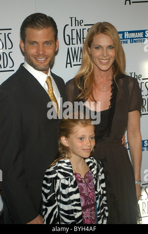 Casper Van Dien, Catherine Oxenberg und Gast der 21. Genesis Awards, präsentiert von "The Hollywood Humane Society" gehalten Stockfoto