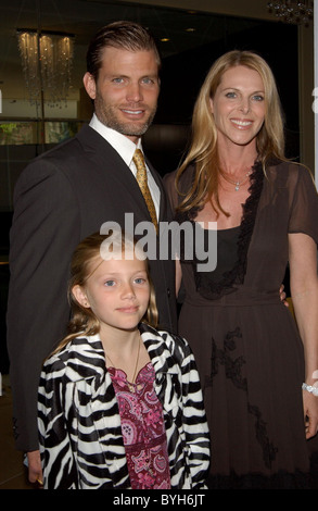 Casper Van Dien, Catherine Oxenberg und Tochter der 21. annual Genesis Awards präsentiert von "The Hollywood Humane Society" Stockfoto