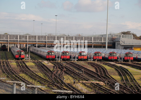 Londoner U-Bahn Wartung Depot für Piccadilly Line Schlauch Zugdepot nahe Northfields u-Bahnstation, London, UK. Stockfoto