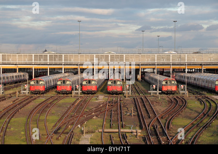 Londoner U-Bahn Wartung Depot für Piccadilly Line Schlauch Zugdepot nahe Northfields u-Bahnstation, London, UK. Stockfoto