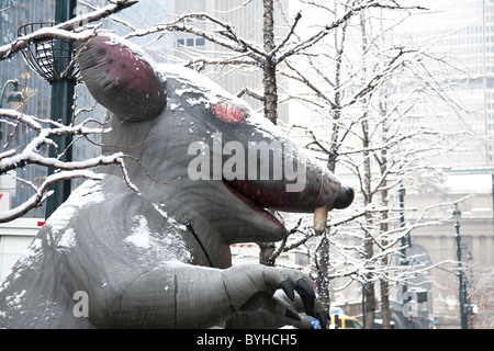 „Scabby“ ist eine aufblasbare Riesenrat bei den Demonstrationen der Union, New York City, USA Stockfoto