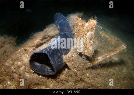 Soldat der Stiefel auf dem Wrack Flugzeug deutschen Junkers 'Ju-52", Schwarzes Meer, Odessa, Ukraine Stockfoto