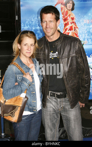 James Denton und seine Frau Erin O'Brien Denton "Blades Of Glory" Los Angeles Premiere statt im Grauman Chinese Theatre- Stockfoto