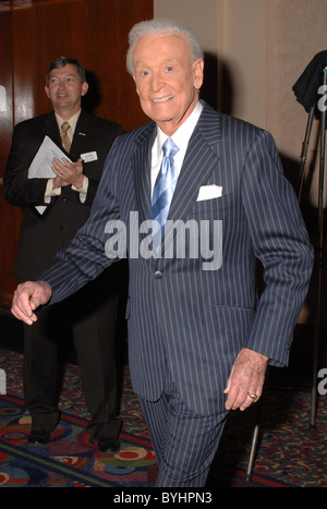 Siebzehn Emmy Award-Winning TV-Game-Show host Bob Barker Hollywood Chamber Of Commerce 86. jährlichen Officer Stockfoto