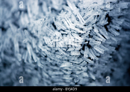 Frost auf Kieselsteinen Stockfoto