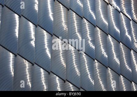 USA, Massachusetts, Boston, Sonnenlicht auf Metall äußere des New England Aquarium bei Central Wharf Boston Stockfoto