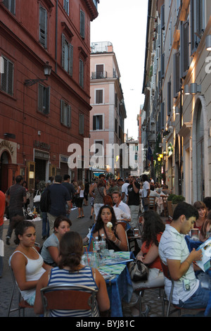 Menschen in Straßencafés, Rom, Italien Stockfoto