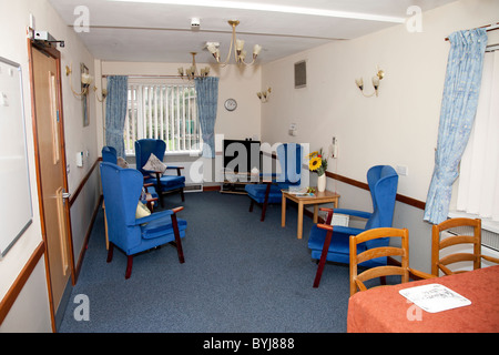 Eine leere Lounge in eine ältere Krankenpflege Pflege Heimat England UK Stockfoto