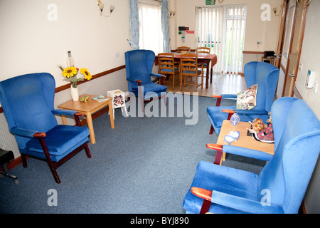 Eine leere Lounge in eine ältere Krankenpflege Pflege Heimat England UK Stockfoto