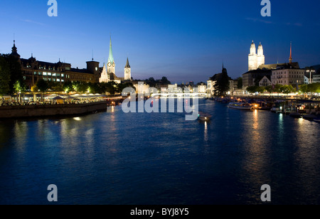 Die Promenade am Zürichsee mit Blick auf die Altstadt, Zürich, Schweiz Stockfoto