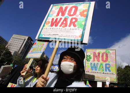 Kein Krieg und Anti-Irak-Krieg-Demonstration und des Friedens zu protestieren, in Tokio, Japan, am 8. März 2003 Stockfoto