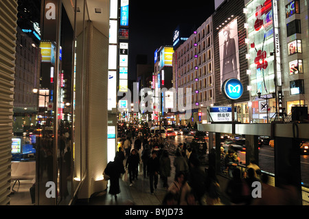 Ginza bei Nacht Stockfoto