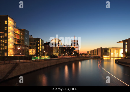 Der Spreebogen am Abend, Berlin, Deutschland Stockfoto