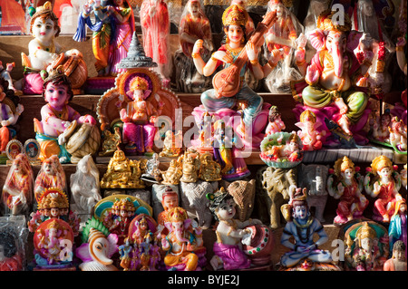 Indische religiöse Statuen auf einem Marktstand, Andhra Pradesh, Indien Stockfoto