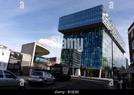 Futuristische Büroentwicklung im Blackfriars Road, die Palestra Building, ungewöhnlich aber auffällige Architektur. Stockfoto