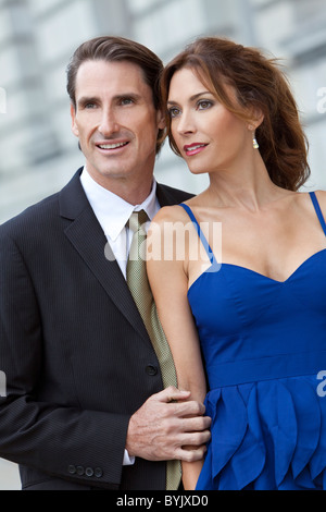 Erfolgreichen und glücklichen Mann und Frau Paar in intelligente Kleidung. Stockfoto