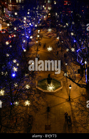 Weihnachtslichter schmücken Sloane Square, Belgravia, London, UK Stockfoto