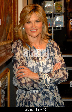 Anthea Turner Royal Society of Portraitmaler - Fototermin in der Mall Galleries. Promis posieren für Kameras vor der show Stockfoto