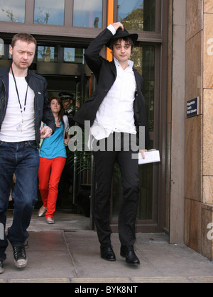 Pete Doherty verlassen Themse Magistrates Court nach einer Überprüfung seines Fortschritts in seinem Kampf gegen die Drogensucht Stockfoto