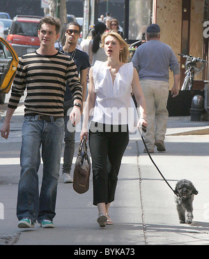 Claire Danes und Hugh Dancy Freund in einem Restaurant zu Mittag und machen Sie einen Spaziergang durch Manhattan New York City, USA Stockfoto