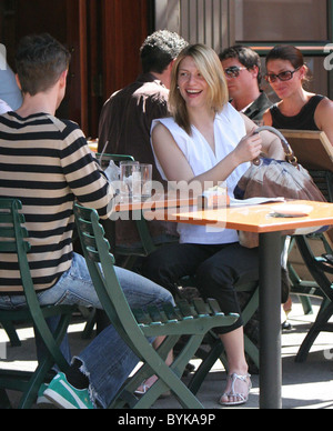 Claire Danes und Hugh Dancy Freund in einem Restaurant zu Mittag und machen Sie einen Spaziergang durch Manhattan New York City, USA Stockfoto