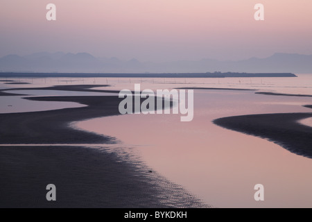 Sandstrand in der Dämmerung Stockfoto