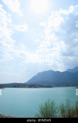 See Castel San Vincenzo Gebirge Schnee Stockfoto