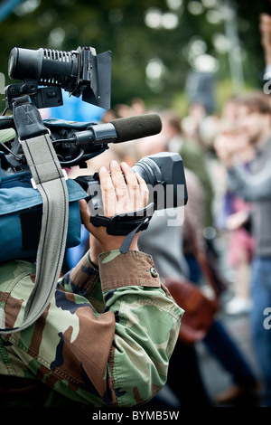 News-Maker auf Reportage Aufnahme mit camcorder Stockfoto