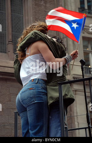 Jennifer Lopez und Marc Anthony die 50. jährlichen nationalen Puerto Rican Day Parade entlang der 5th Avenue in New York City, USA- Stockfoto