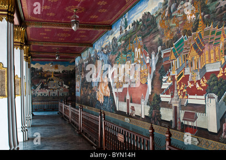 Wandmalereien, beschreibt die Szenen aus dem Ramayana, Wat Phra Kaeo, Grand Palace, Bangkok, Thailand Stockfoto