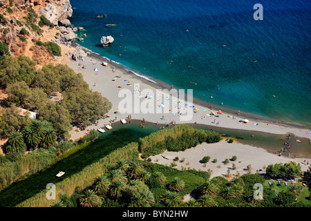 Panoramische Ansicht der berühmten Palmenstrand von Preveli am Ausgang der Schlucht Kourtaliotis, Rethymno, Süd Kreta, Griechenland. Stockfoto