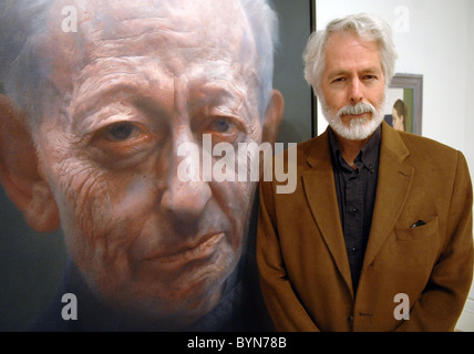 Finalist Paul Emsley mit seiner Malerei war "Michael Simpson" BP Portrait Awards in der National Portrait Gallery - Presse-Ansicht Stockfoto