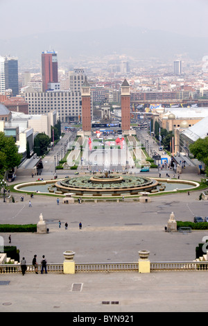 Blick auf den Placa d ' Espanya und Barcelona Skyline von Palau Nacional Stockfoto