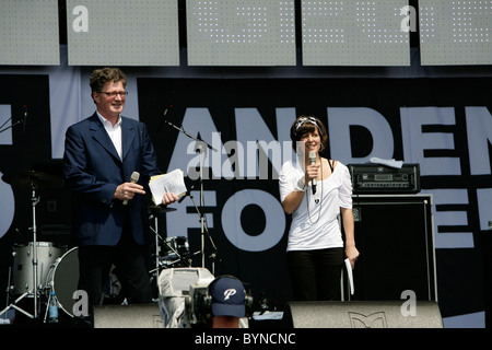 Roger Willemsen, Sarah Kuttner, "Stimmen Gegen" Armut"" Konzert an der IGA Rostock, Deutschland - 07.06.07 Stockfoto