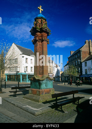 Ein sonniger Tag in The Market Place, Hexham, Northumberland, England Stockfoto