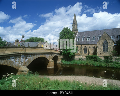 Eine Ansicht von Morpeth, Blick auf den Telford Brücke und Fluß Wansbeck, Northumberland, England Stockfoto