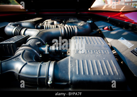 Nahaufnahme von Ferrari F355 Motor Stockfoto