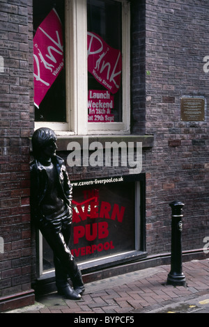 Statue von John Lennon außerhalb des ehemaligen Cavern Club in Liverpool Stockfoto