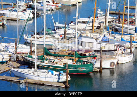 Freude Bootshafen mit einer Vielzahl von Ozean-Schiffe in Newport, Oregon, USA, Vereinigte Staaten, Nordamerika. Stockfoto