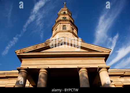 USA, South Carolina, Charleston, niedrigen Winkel Ansicht der St. Philips Episcopal Church im French Quarter an Sommernachmittagen Stockfoto