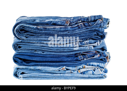 Stapel von vier verschiedenen Farbtönen blau Jeans - isoliert Stockfoto